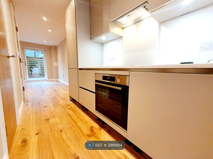 2 Bedroom Flat To Rent In Layla Court, London, N19