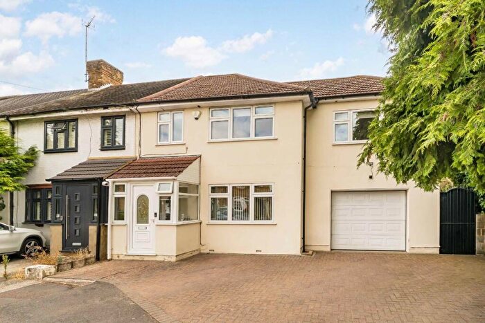 5 Bedroom End Of Terrace House For Sale In Brettenham Avenue, Walthamstow, E17
