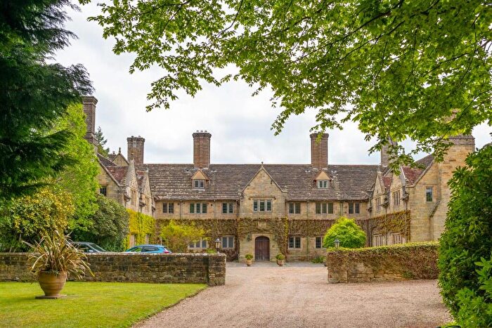 2 Bedroom Apartment For Sale In Stuart Way, East Grinstead, West Sussex, RH19