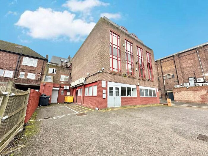 2 Bedroom Flat To Rent In Uxbridge Road, Hayes, UB4