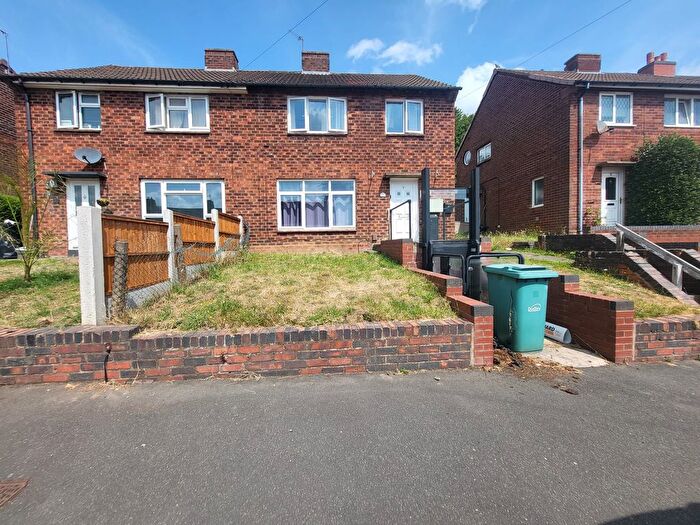 4 Bedroom Semi-Detached House To Rent In Heathcliff Road, Dudley, DY2