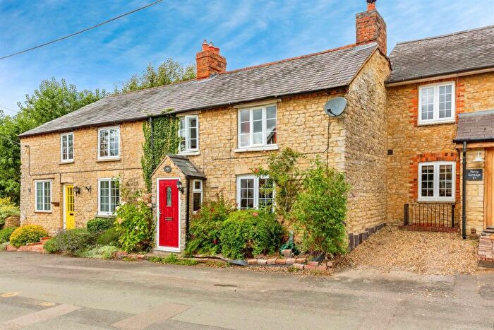 3 Bedroom Character Property For Sale In Lower Street, Pury End, Towcester, NN12