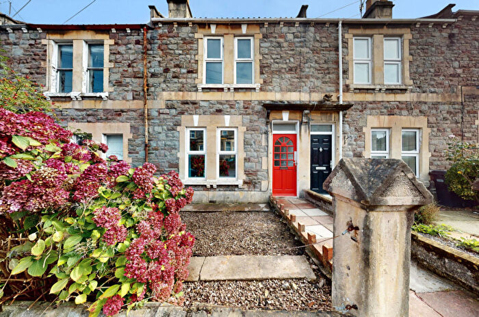 6 Bedroom House To Rent In South Avenue, BA2