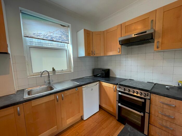 2 Bedroom Flat To Rent In Finborough Road, West Brompton, Earls Court, London, SW10