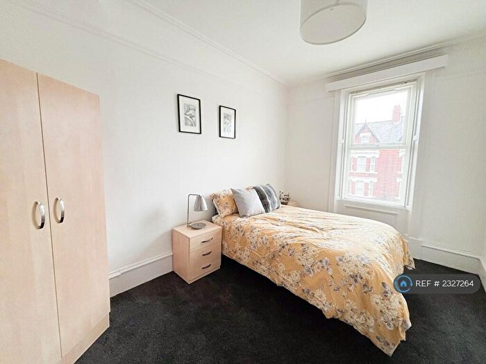2 Bedroom Flat To Rent In Wingrove Road, Newcastle Upon Tyne, NE4