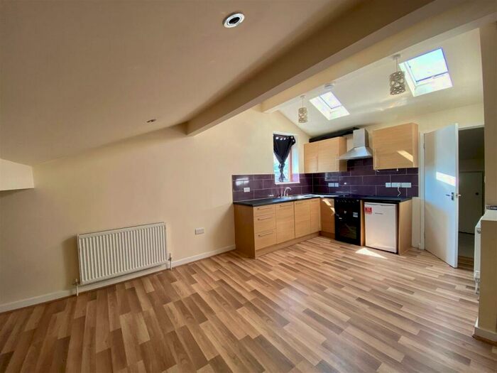 Studio To Rent In Union Road, New Mills, High Peak, SK22