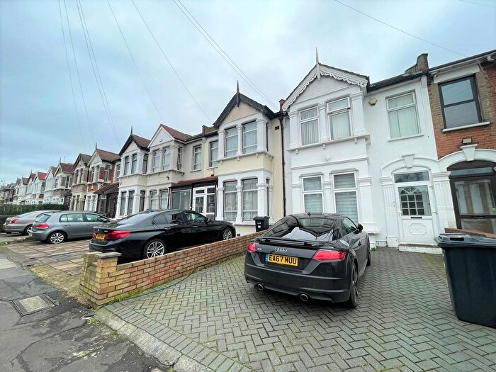 4 Bedroom Terraced House To Rent In Kensington Gardens, Cranbrook, Ilford, IG1