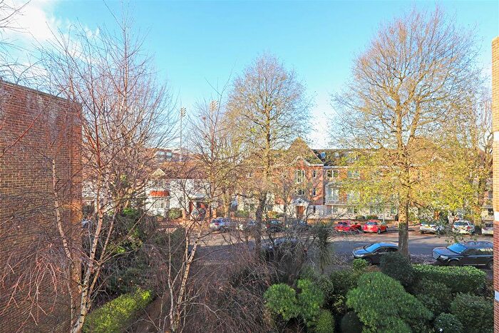2 Bedroom Flat For Sale In Palmeira Avenue, Hove, BN3