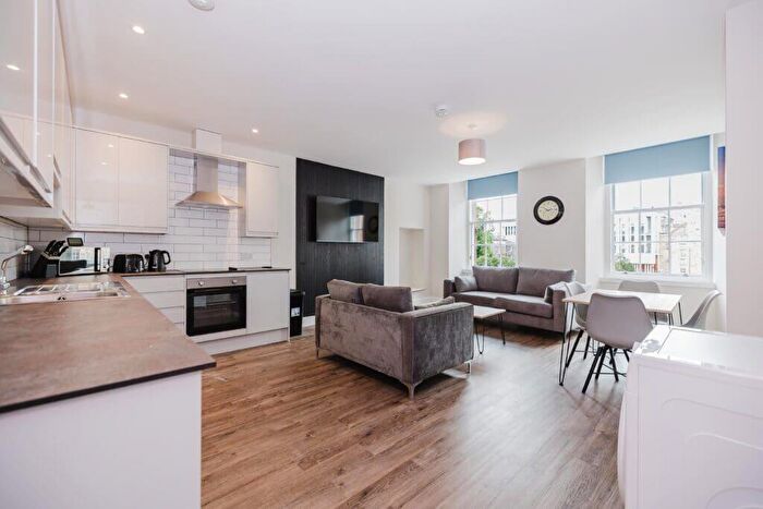 4 Bedroom Flat To Rent In P – Nicolson Street, Edinburgh, EH8