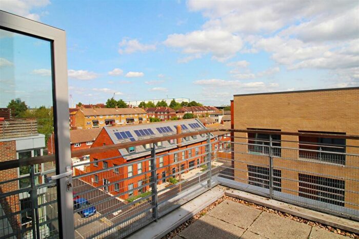 2 Bedroom Flat To Rent In Cross Street, PO1