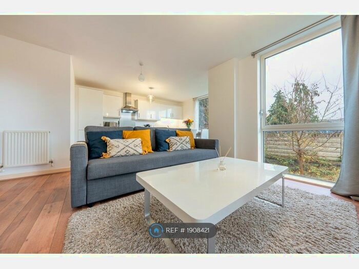 2 Bedroom Flat To Rent In Simmonds House, Brentford, TW8