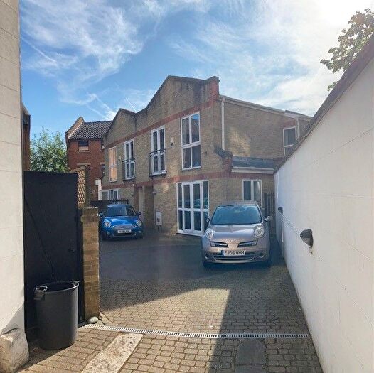 5 Bedroom Semi-Detached House To Rent In Tabley Road, Holloway, Islington, North London, N7
