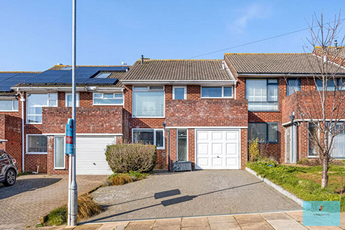 3 Bedroom Terraced House For Sale In Sandringham Drive, Hove, BN3