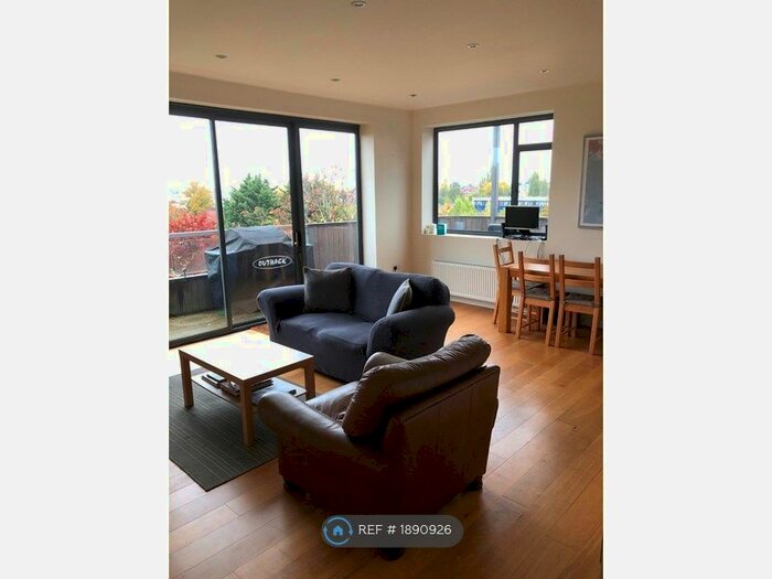 2 Bedroom Flat To Rent In Kangley Bridge Road, London, SE26