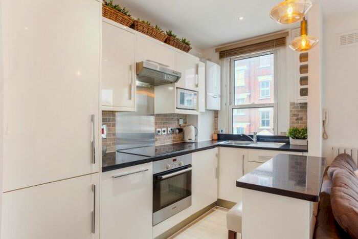 2 Bedroom Flat To Rent In Lillie Road, London, SW6