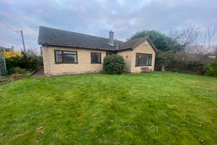 3 Bedroom Bungalow To Rent In Watleys End Road, Bristol BS36