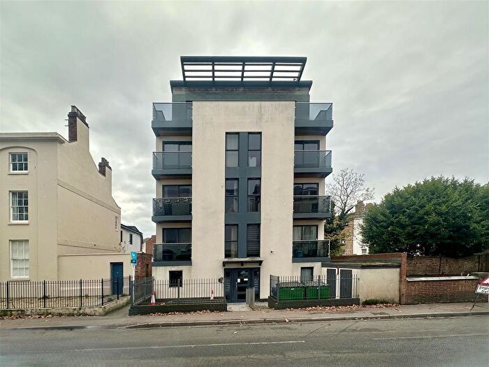 1 Bedroom Flat For Sale In Spa Road, Gloucester, GL1