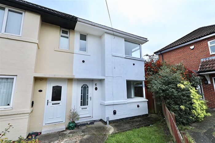 2 Bedroom End Of Terrace House To Rent In Mayland Avenue, Hull, HU5