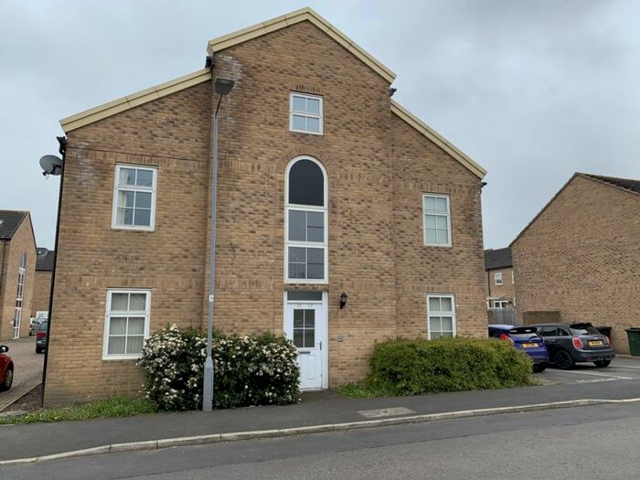 2 Bedroom Flat To Rent In Littlelands, BD16