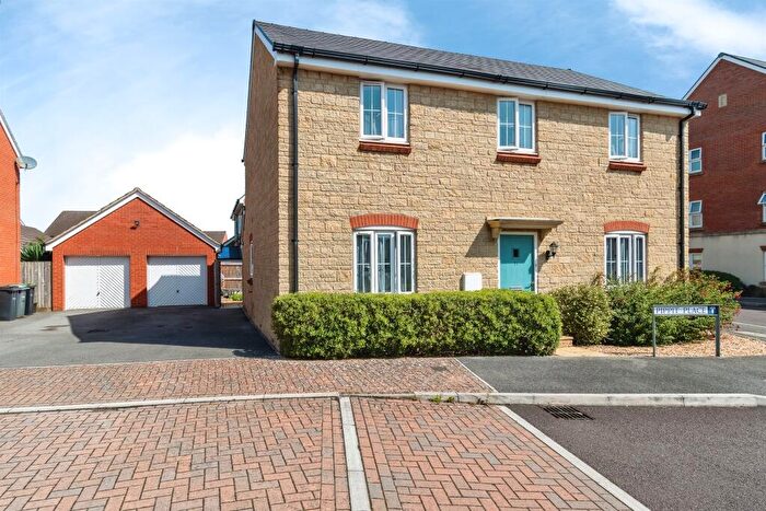 4 Bedroom Detached House For Sale In Pippit Place, Melksham, SN12