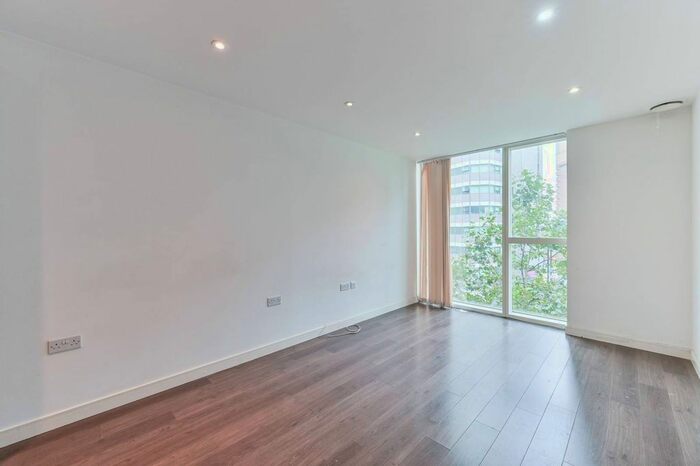 2 Bedroom Flat To Rent In Tennyson Apartments, East Croydon, CR0