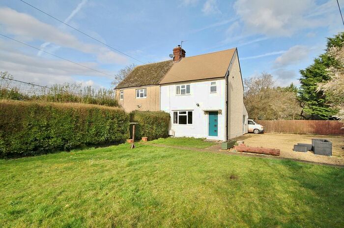 3 Bedroom Semi-Detached House For Sale In Upper Close, Crawley, OX29