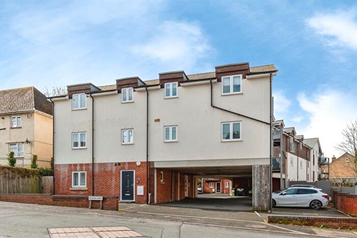 2 Bedroom Flat For Sale In Audley Road, Chippenham, SN14
