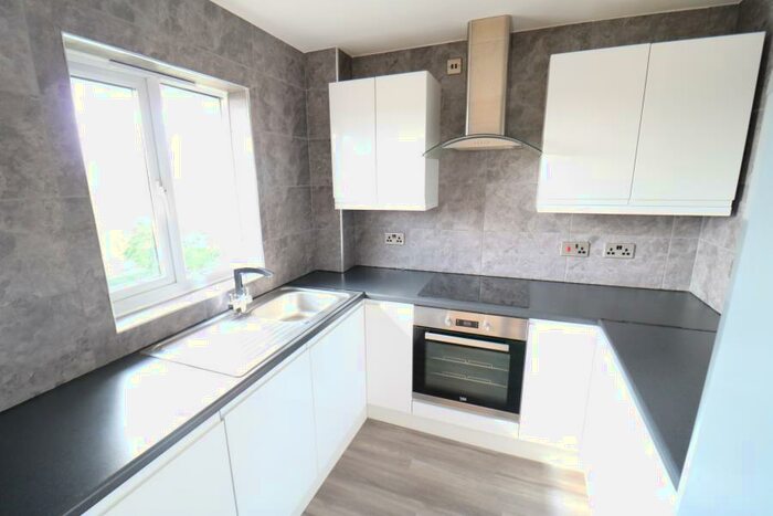 2 Bedroom Flat To Rent In Spectrum House, Tysoe Avenue, Enfield, EN3