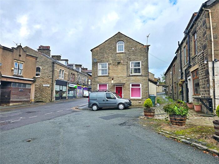2 Bedroom End Of Terrace House For Sale In Burnley Road, Crawshawbooth, Rossendale, BB4