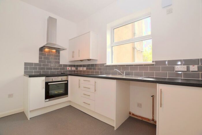 2 Bedroom Flat To Rent In Fenwick Road Peckham, SE15