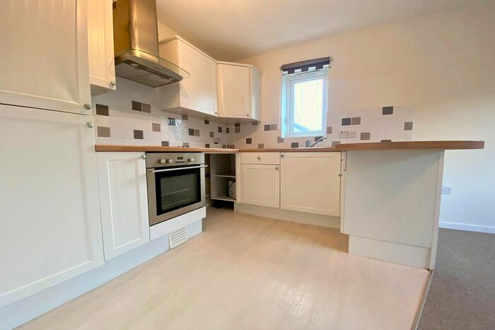 1 Bedroom Flat To Rent In Pinewood Drive, Woolwell, PL6