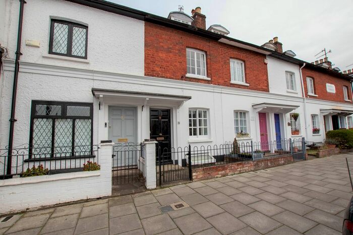 3 Bedroom Cottage To Rent In Reading Road, Henley-On-Thames RG9