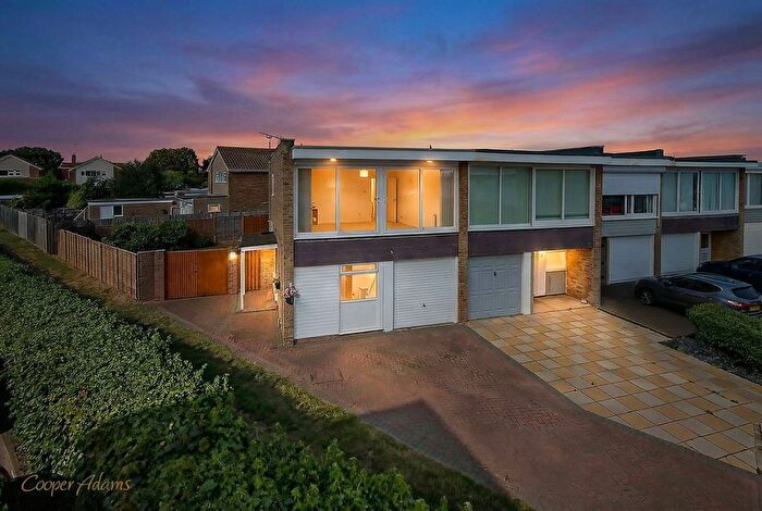 4 Bedroom End Of Terrace House For Sale In Howards Way, Rustington, BN16