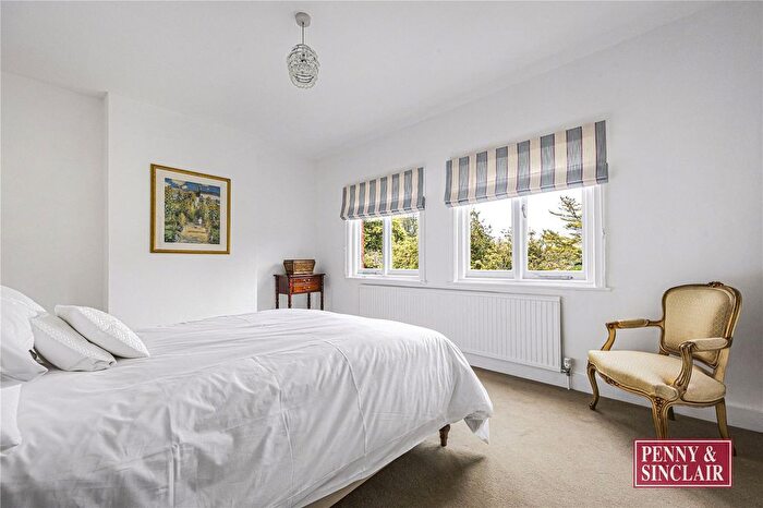 3 Bedroom Detached House To Rent In The Warren, RG4