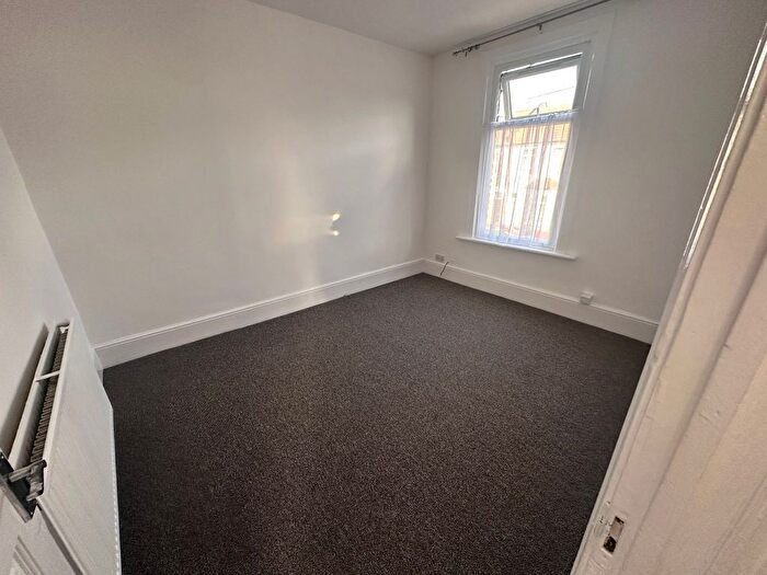 2 Bedroom Flat To Rent In Birkbeck Road, Ilford, IG2