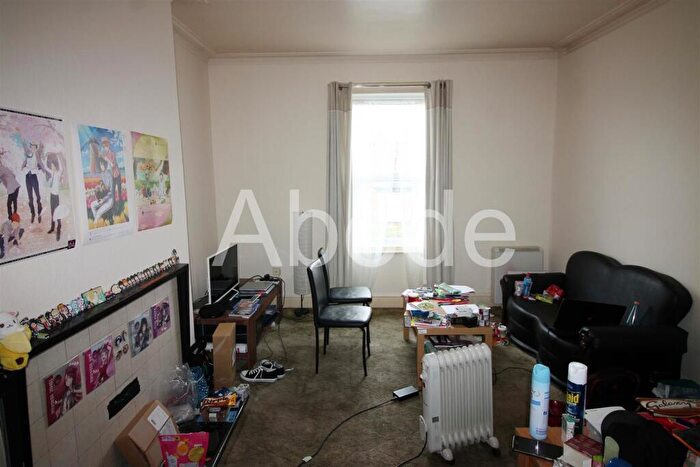 1 Bedroom Flat To Rent In Kelso Road, Hyde Park, Leeds, F2
