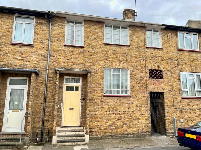 3 Bedroom Terraced House To Rent In Milburn Road, Gillingham, ME7