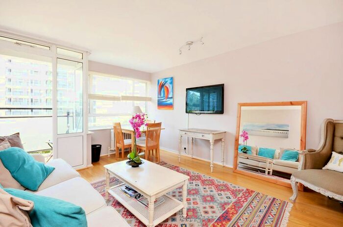 2 Bedroom Flat To Rent In Churchill Gardens, Pimlico, London, SW1V
