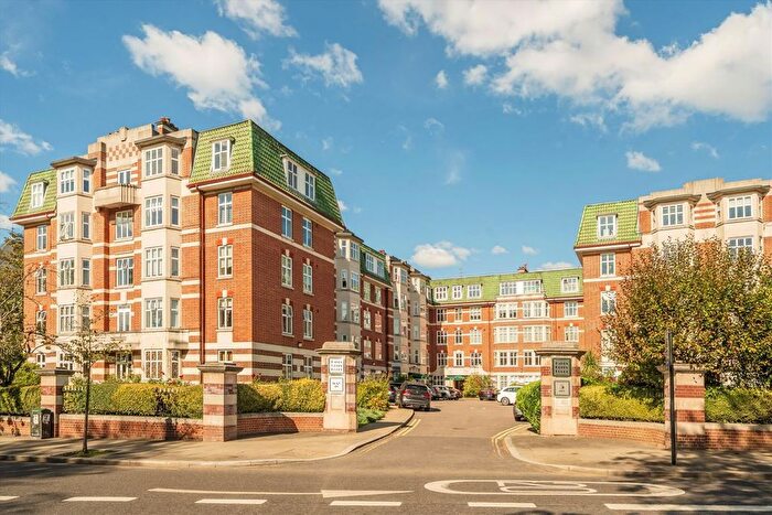 3 Bedroom Flat To Rent In Haven Green, Ealing, W5