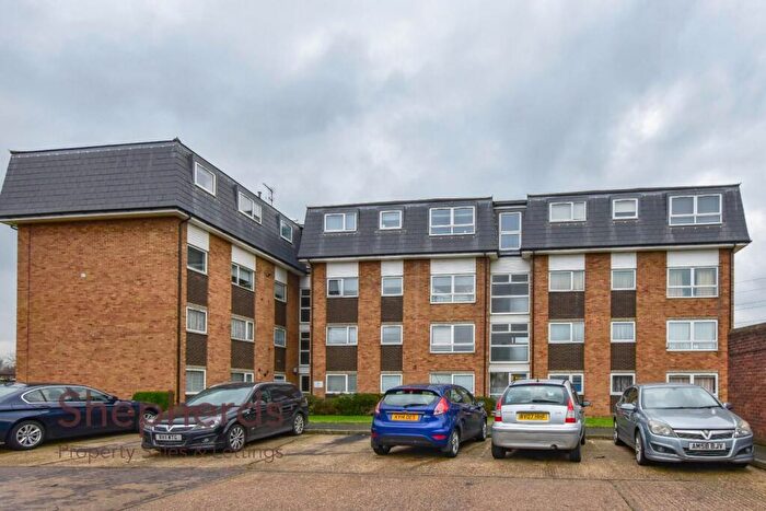 2 Bedroom Flat To Rent In Lampits, Hoddesdon, EN11