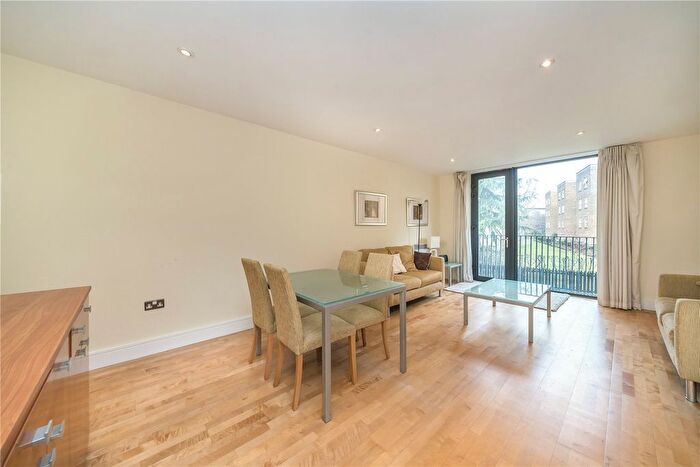 2 Bedroom Flat To Rent In City Walk, London, SE1