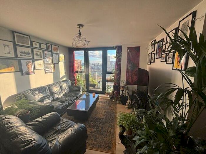 2 Bedroom Flat To Rent In Tempus Tower, Mirabel Street, Manchester, M3