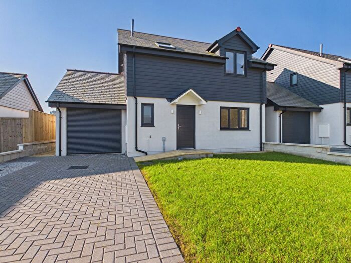 4 Bedroom Property For Sale In Trevarth View, Redruth, TR16