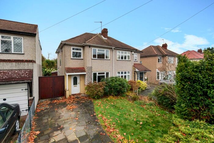3 Bedroom Semi-Detached House To Rent In Wyncham Avenue Sidcup, DA15