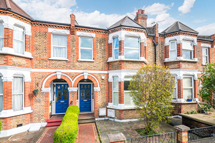 3 Bedroom Flat For Sale In Stondon Park, London, London, SE23