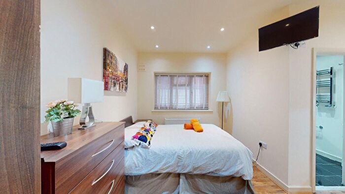 Studio To Rent In Chatsworth Road, Mapesbury, London, NW2