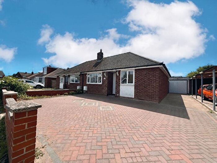2 Bedroom Semi-Detached Bungalow For Sale In Chapterhouse Road, Luton, LU4