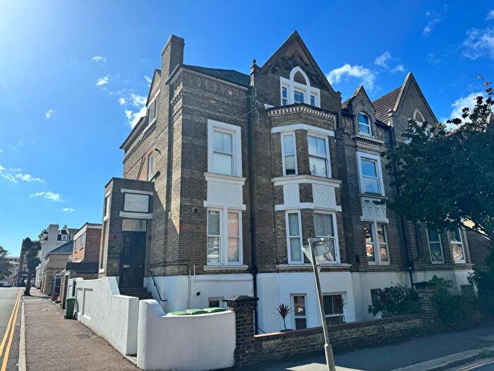 2 Bedroom Flat To Rent In Ingles Road, Folkestone, CT20