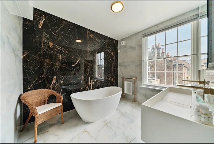 3 Bedroom Terraced House To Rent In New Road, London, E1