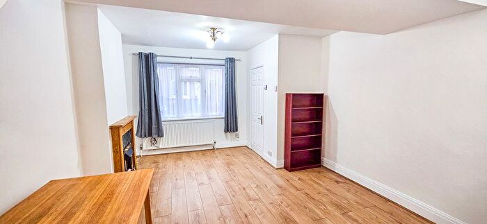 2 Bedroom Terraced House To Rent In Plaistow, London, E13